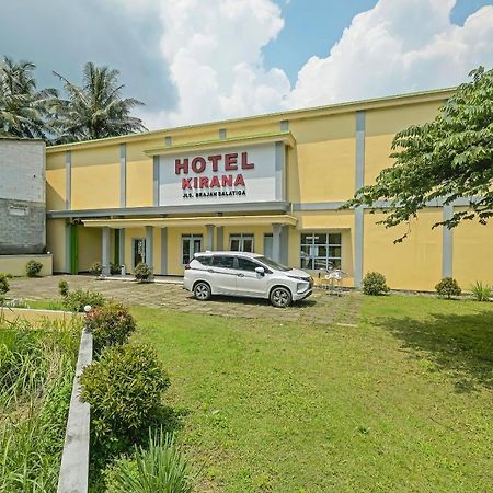 Oyo 92483 Hotel Kirana Salatiga Esterno foto