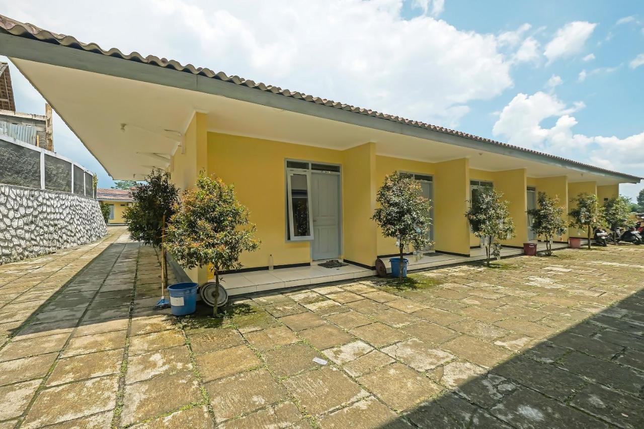 Oyo 92483 Hotel Kirana Salatiga Esterno foto
