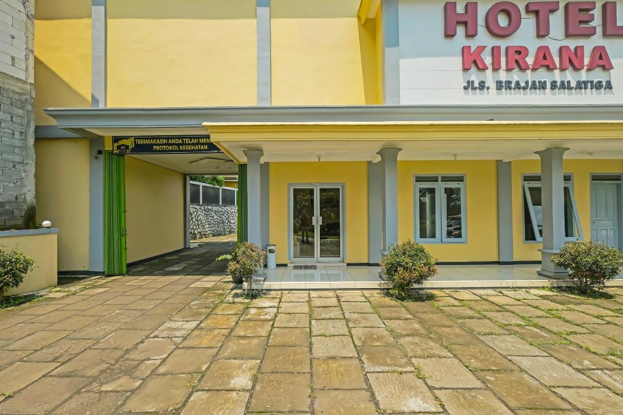 Oyo 92483 Hotel Kirana Salatiga Esterno foto