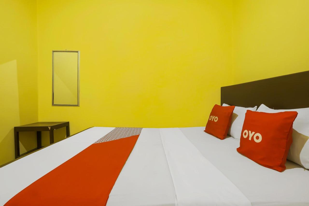 Oyo 92483 Hotel Kirana Salatiga Esterno foto