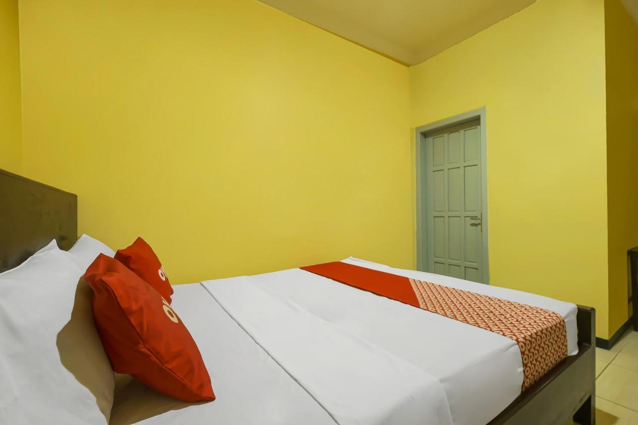 Oyo 92483 Hotel Kirana Salatiga Esterno foto