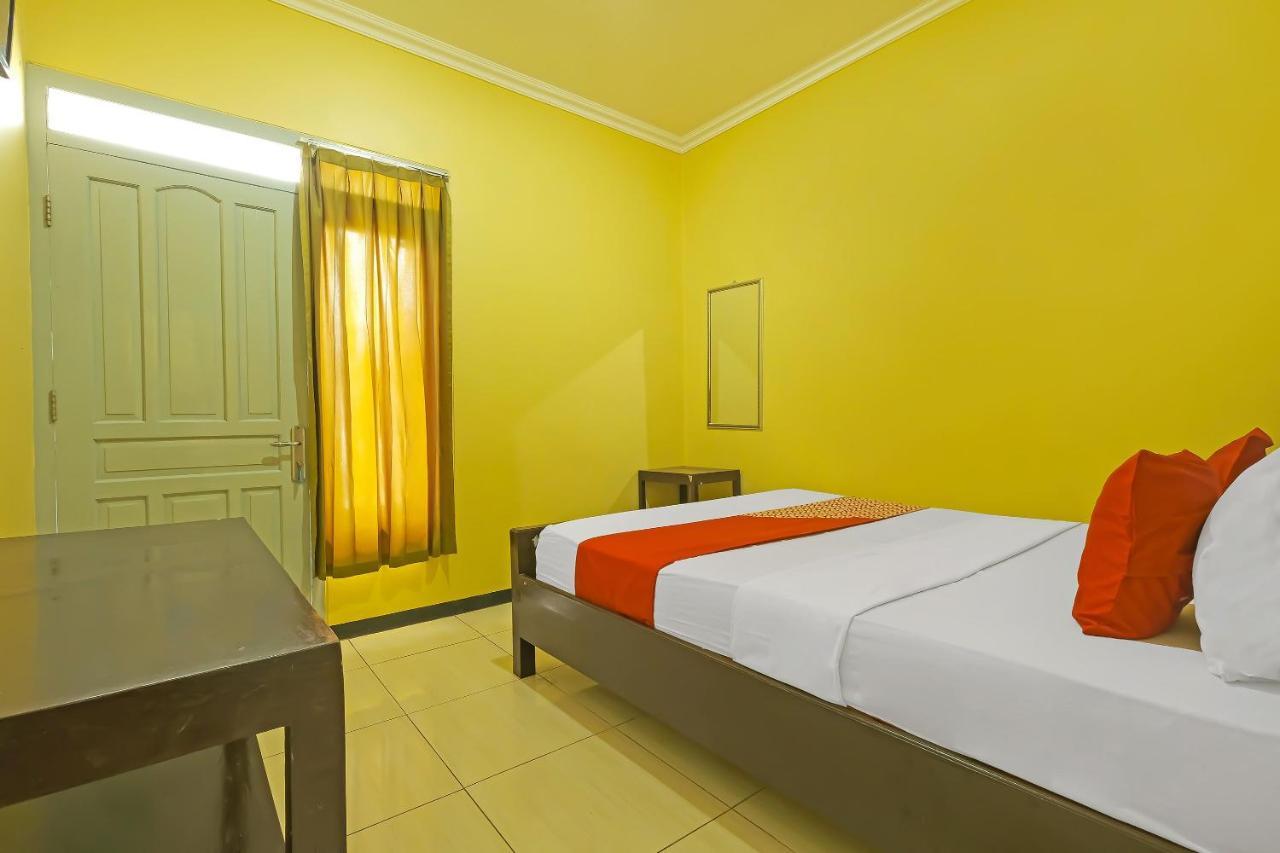 Oyo 92483 Hotel Kirana Salatiga Esterno foto
