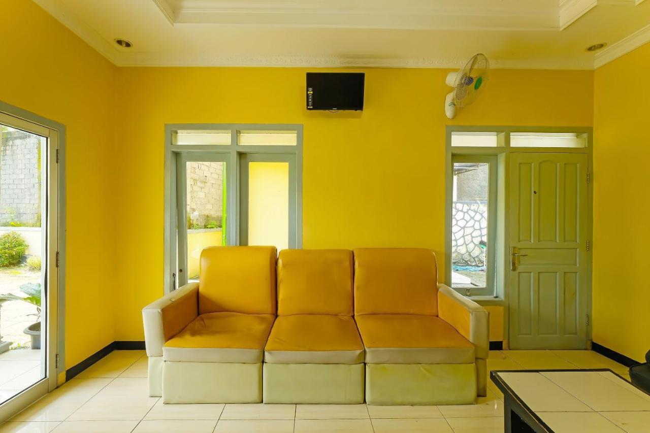 Oyo 92483 Hotel Kirana Salatiga Esterno foto