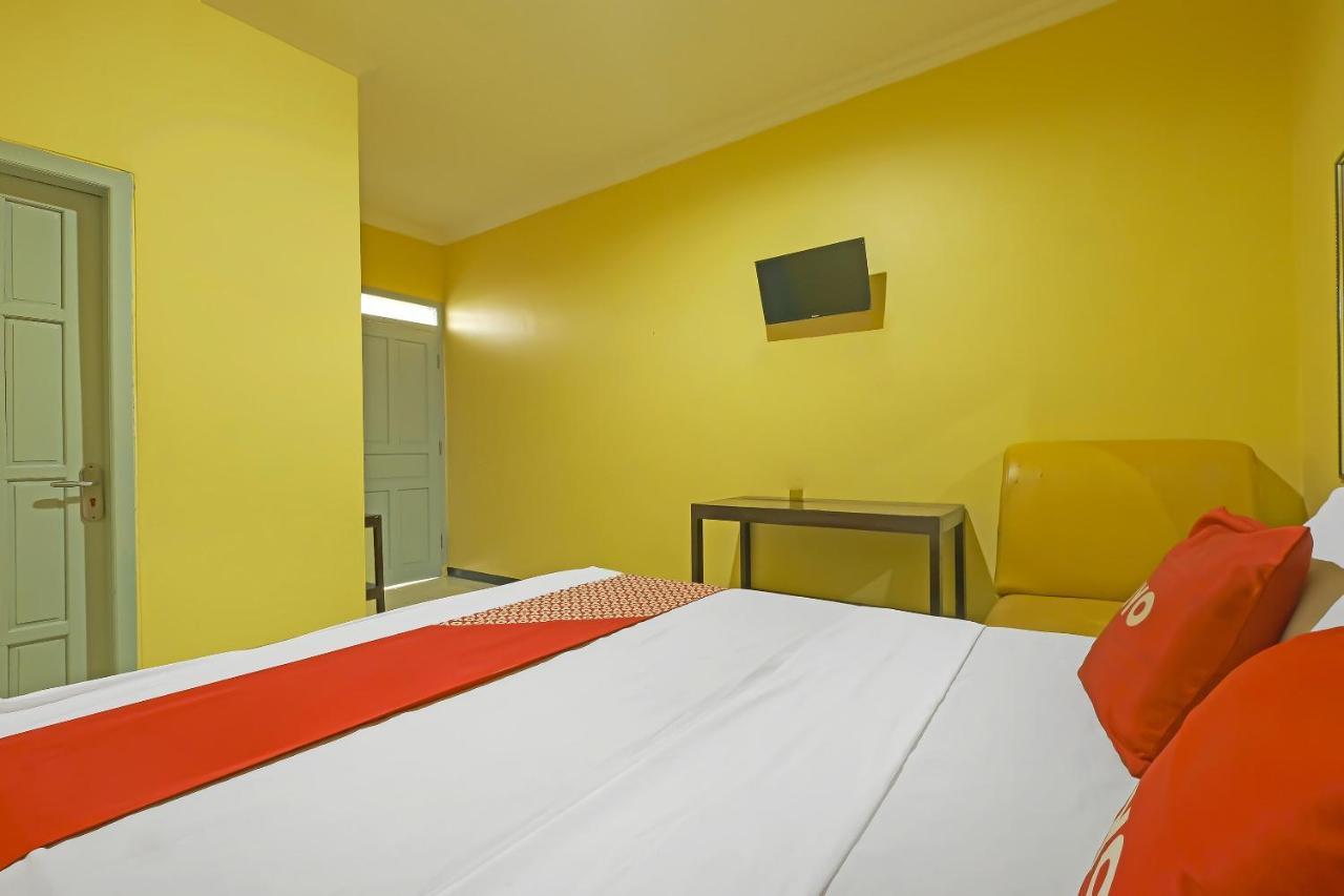 Oyo 92483 Hotel Kirana Salatiga Esterno foto