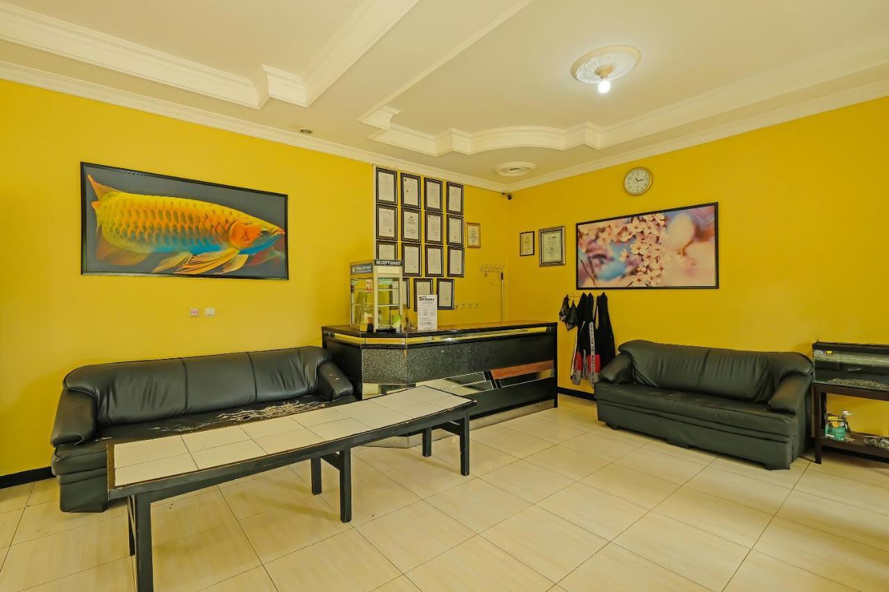 Oyo 92483 Hotel Kirana Salatiga Esterno foto