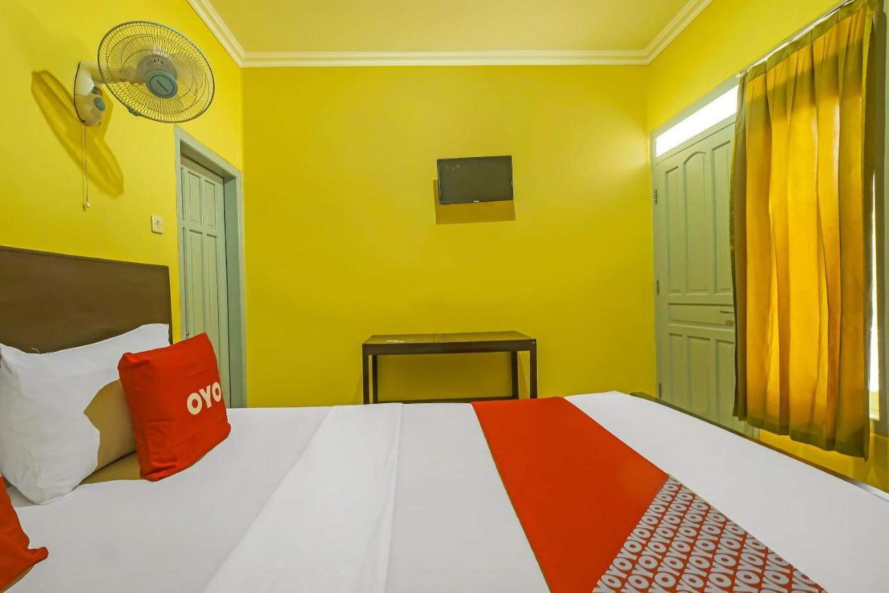 Oyo 92483 Hotel Kirana Salatiga Esterno foto